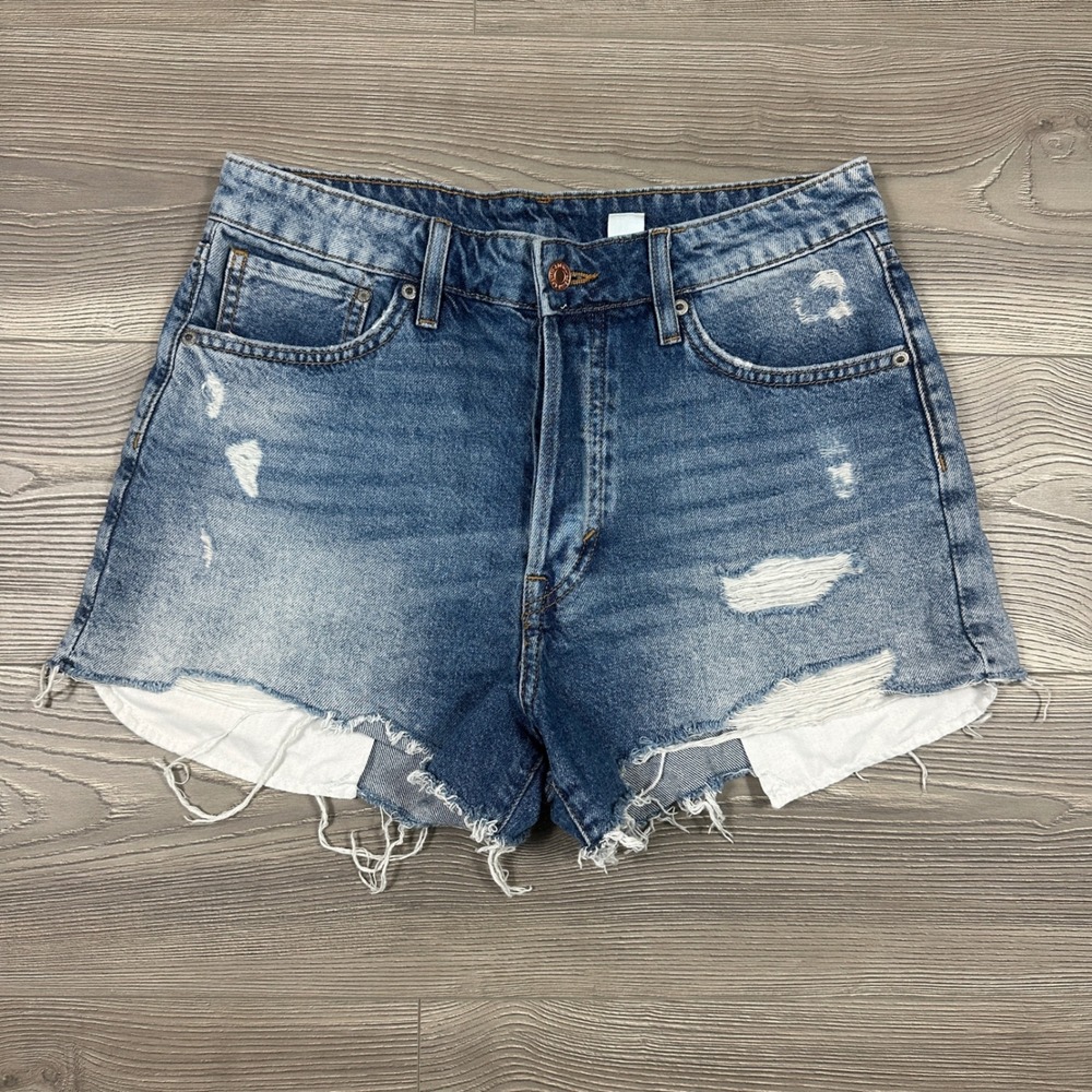 H&M‎ &Denim Vintage High Waist Shorts - SIZE 8 Medium Wash Distressed Button Fly